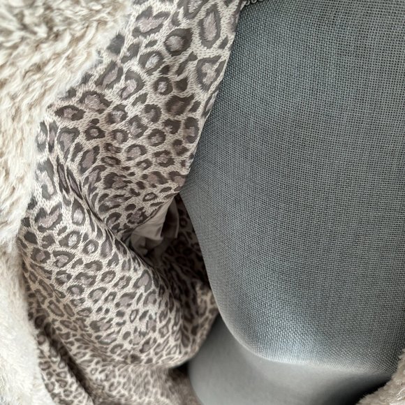 Sherpa Style Cream Colored Faux Fur Coat - Picture 10 of 13